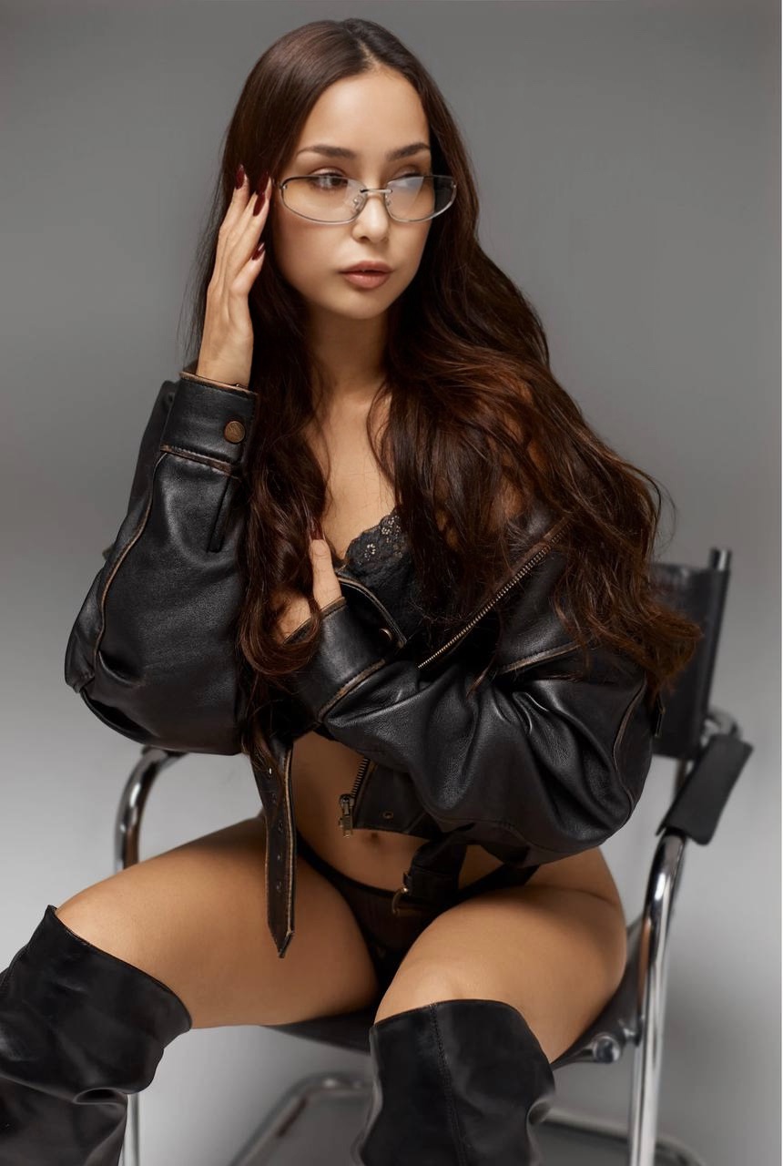 Angelina photo 11