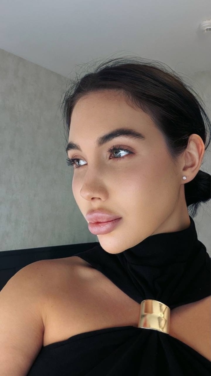 Karina photo 6