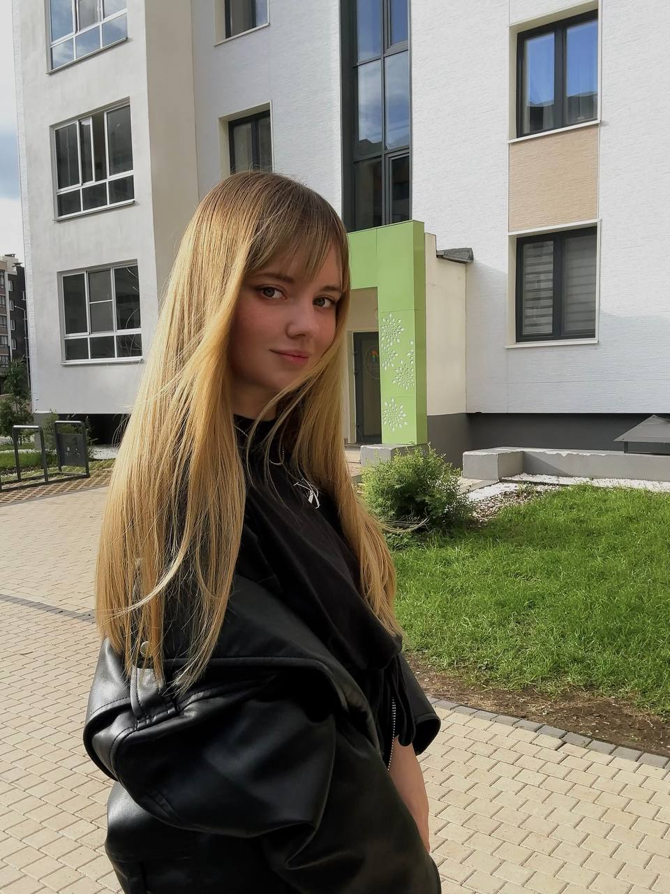 Olivia photo 3